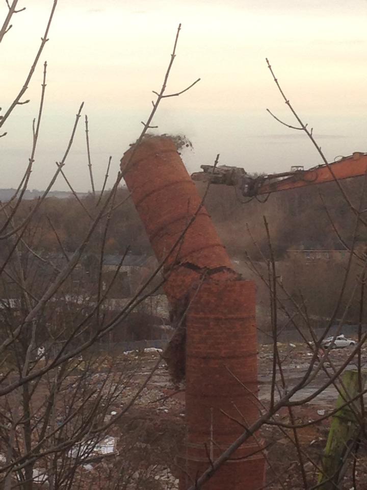 Image for Demolition of the chimney at the old Oakwell brewery site.