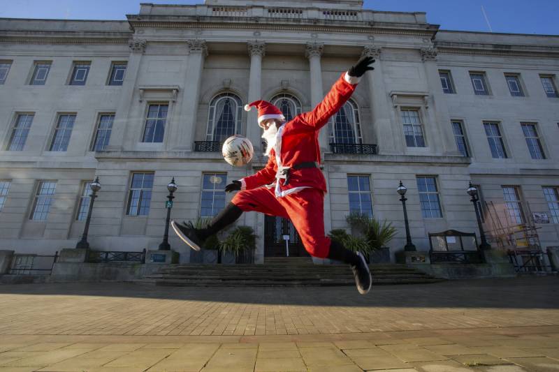 Main image for Football freestyler spreads festive cheer to Barnsley children