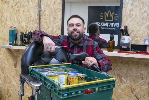 Main image for Barber boosts local food bank