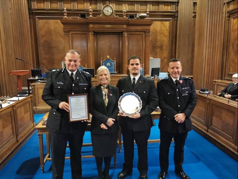 Main image for River hero policeman is commended