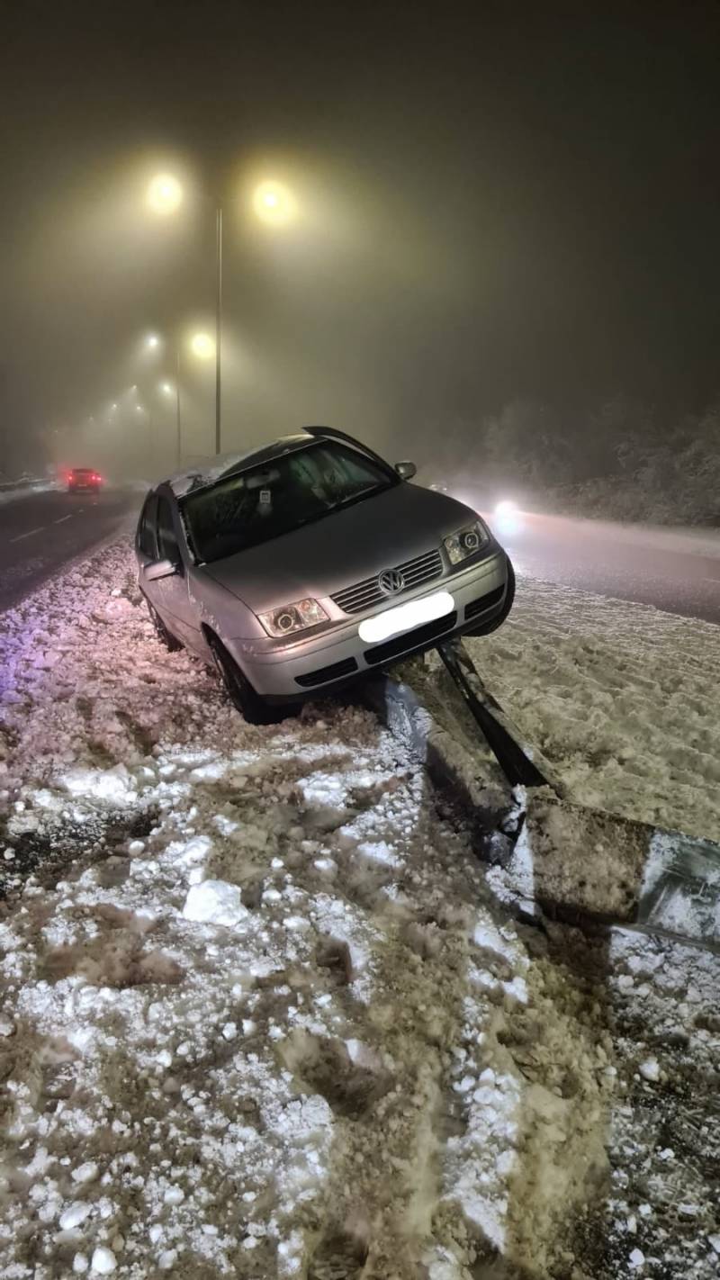 Main image for "Don't abandon your car in snow" urge police