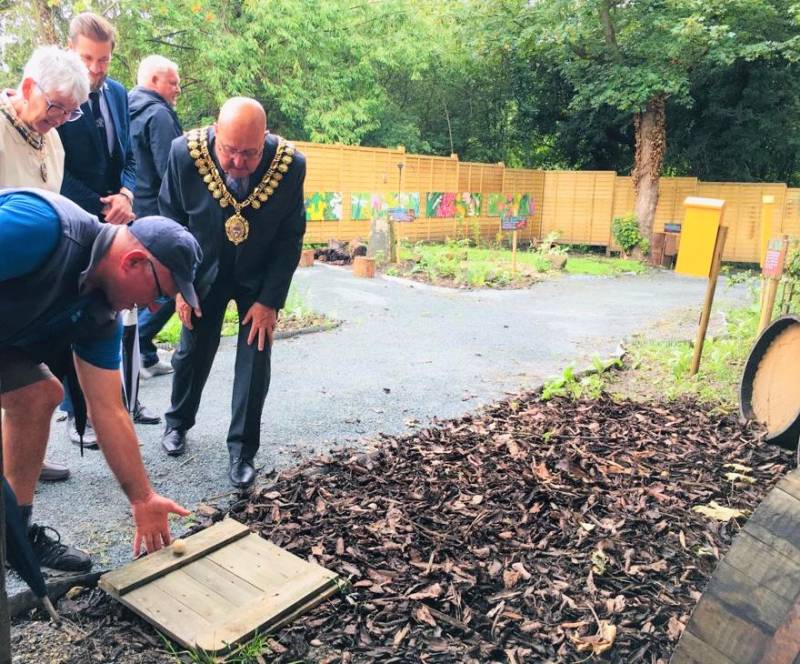 Main image for Mayor opens mini beast garden at beauty spot