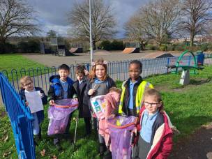 Main image for Young litter-pickers join Wombwell's big Spring Clean