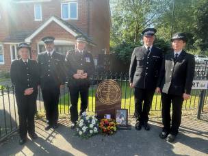 Main image for Memorial to murdered policeman unveiled