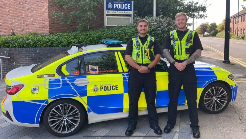 Main image for Officers praised for brave rescue
